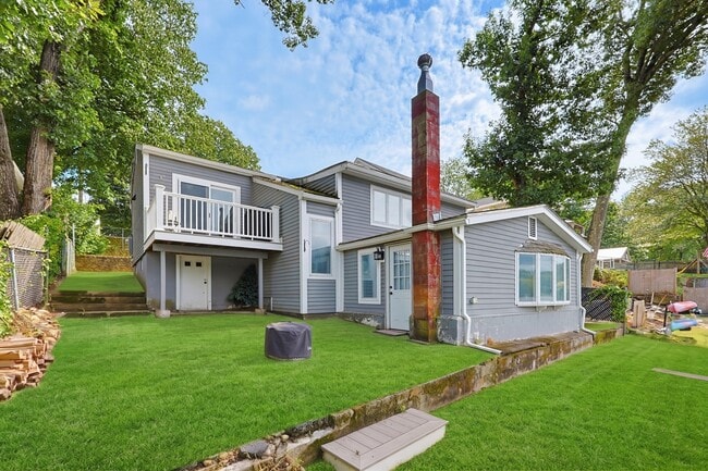 47 Lakeshore Dr
