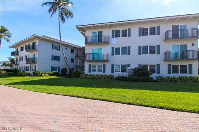 Building Photo - 3400 Gulf Shore Blvd N Unit B4