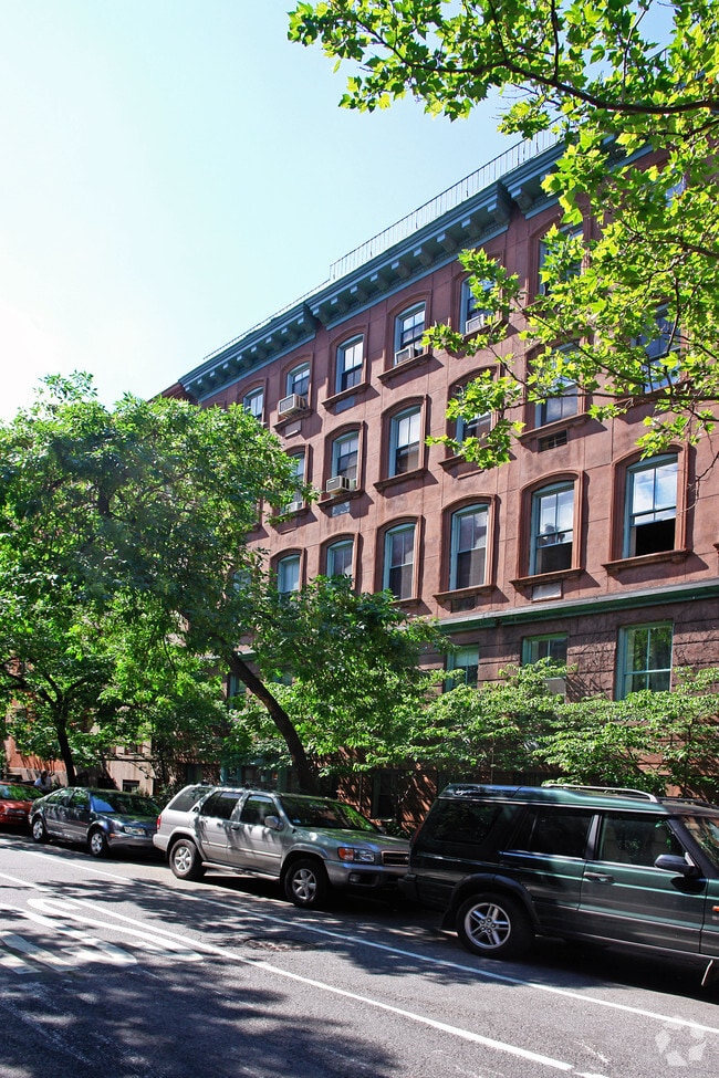 Photo - 256 W 21st St