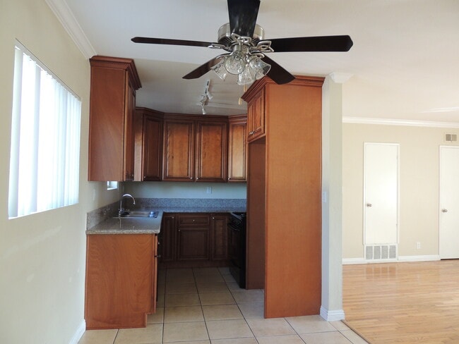 Photo - Chateau Whitsett Apartments