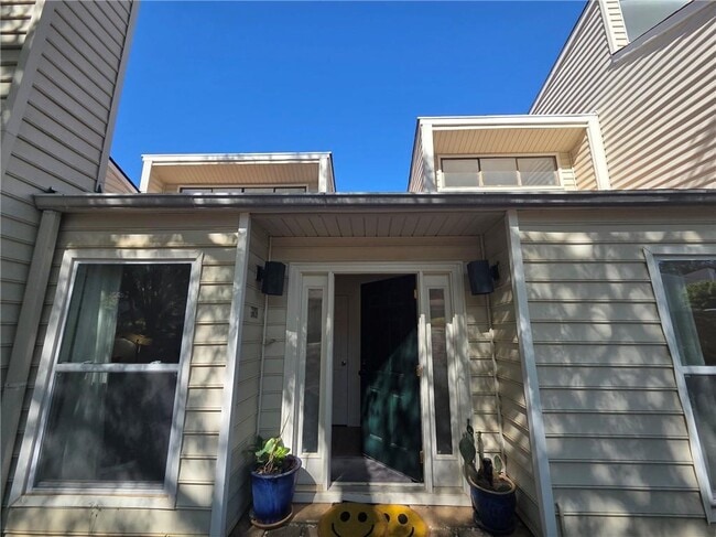 Building Photo - 603 Serramonte Dr