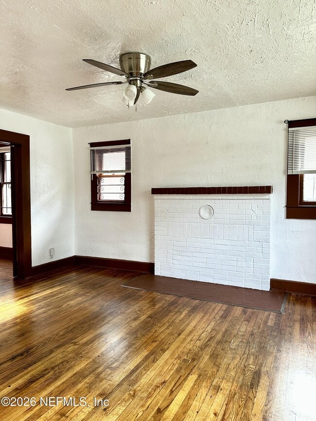 Photo - 1851 W 19th St