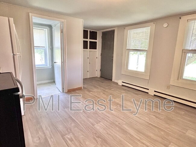 Photo - 231 Salem Turnpike Unidad Apt. 1