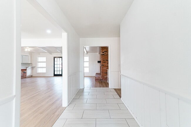 Photo - Spacious 3/2 with 2 Living Areas!