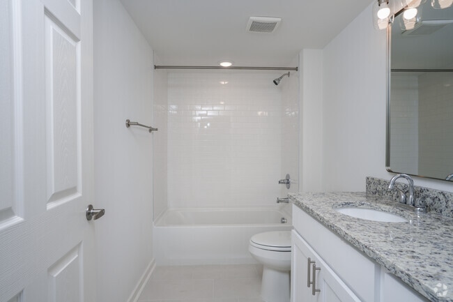 2BR, 2BA - 1,058SF - Second Bathroom