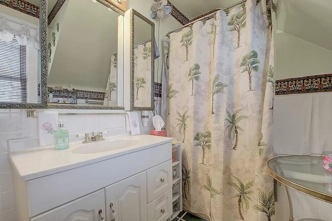 Photo - 1267 Hewitt Ave