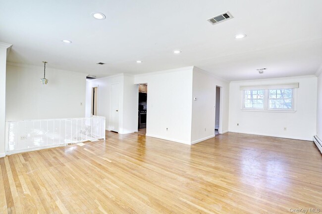 Photo - 12 Van Gogh Ln