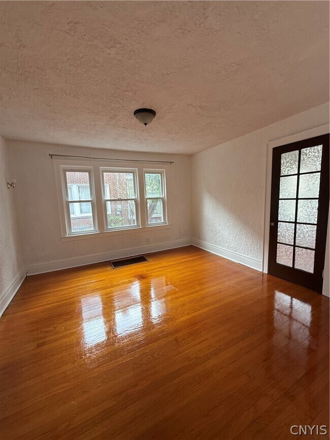 Photo - 205 Fellows Ave