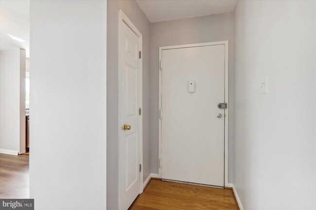 Photo - 10631 Montrose Ave Unidad M-202