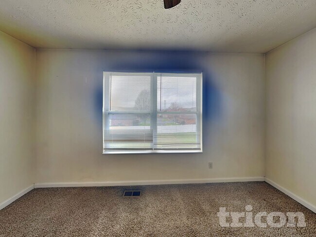 Photo - 5328 Waterton Lakes Dr