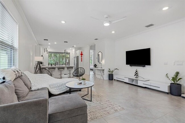 Photo - 108 Soliera St