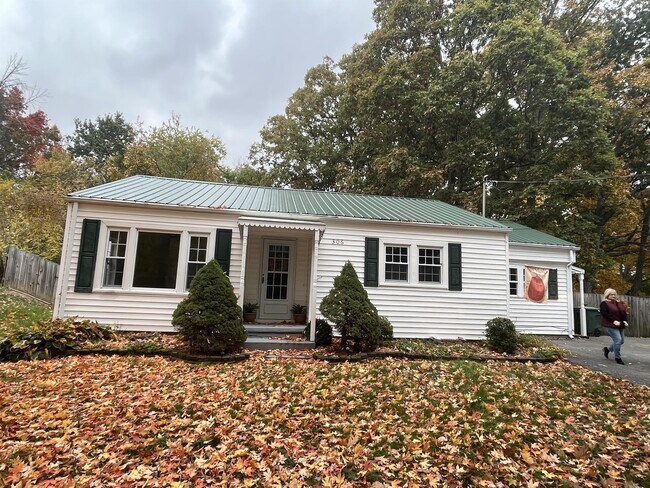 Photo - 306 Forest Hills Dr
