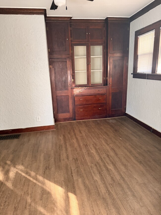 Photo - 105 Caroline St