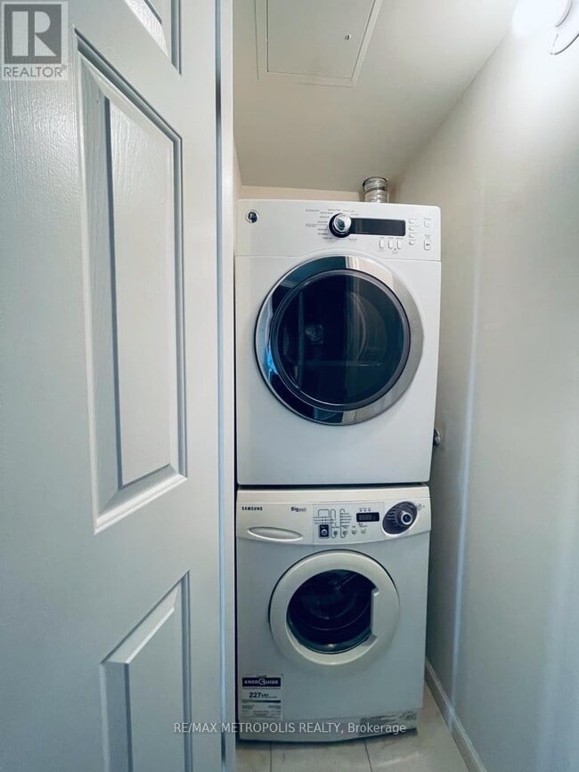 Photo - 7 Carlton St. Unit 915