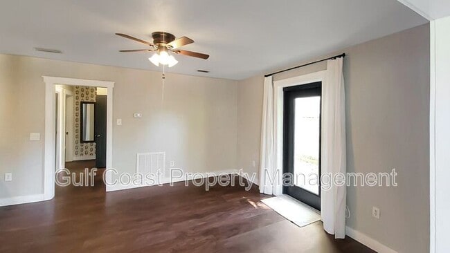 Photo - 904 17th Ave W