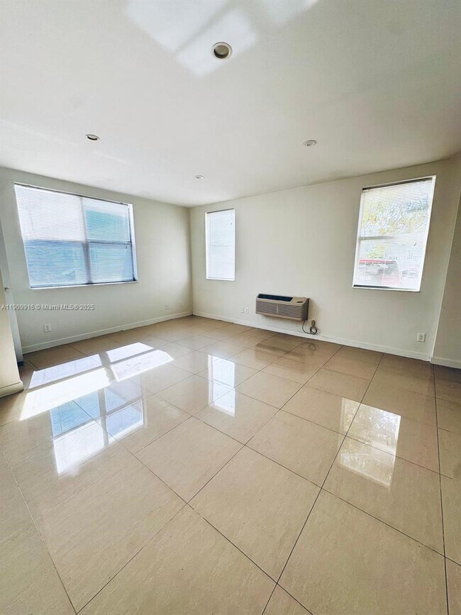 Photo - 924 Marseille Dr Unit 8