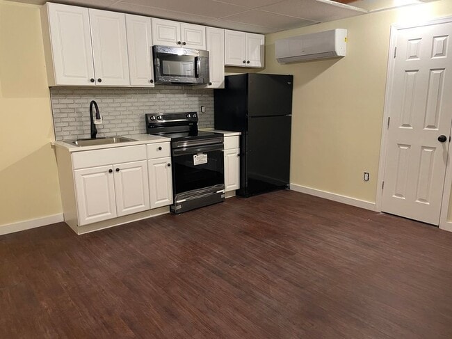 Building Photo - 441 Sunrise Hwy North Service Rd Rental