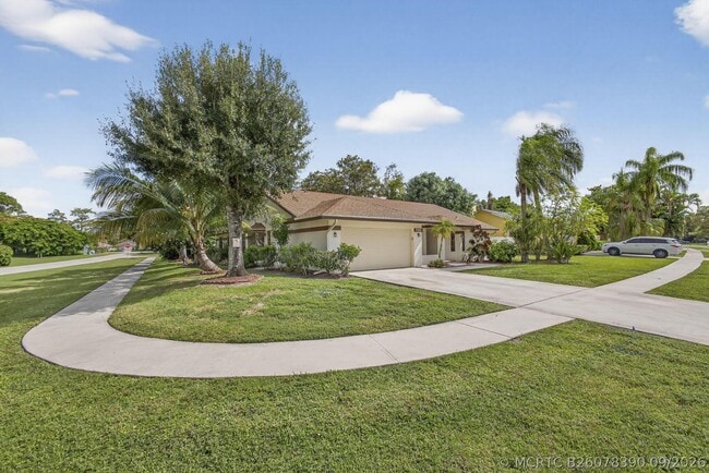 798 Blueberry Dr