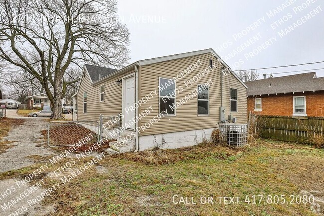 Building Photo - 2 Bedroom / 1 Bath Bungalow Rental