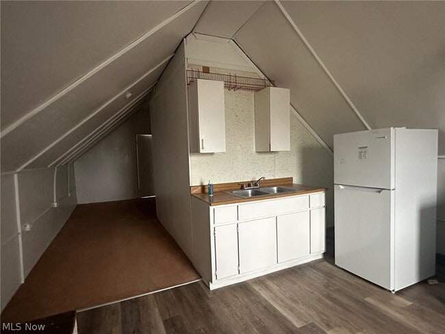 Photo - 1764 Algonac Rd