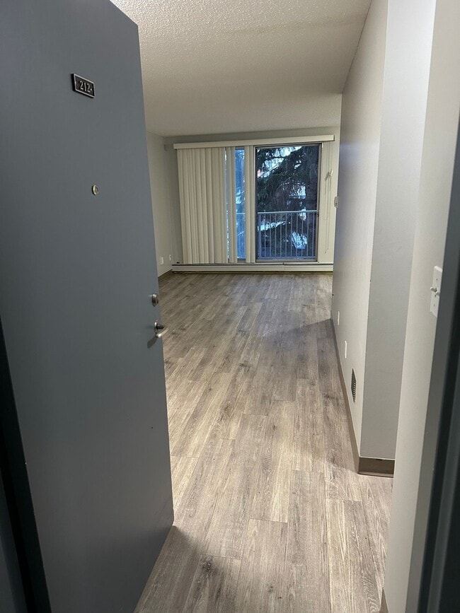 Building Photo - 13516-102 102 St NW Unit 212