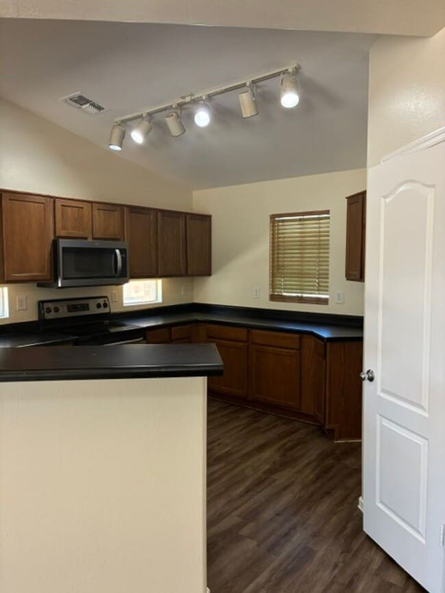Photo - Spacious 4 Bedroom Home in Avondale!