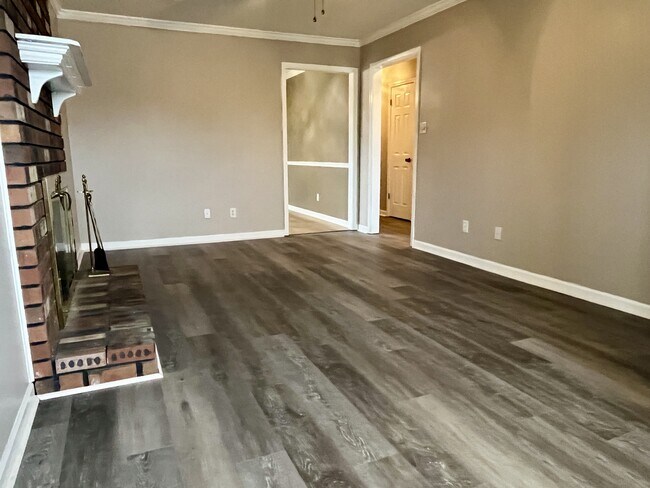 Photo - 220 Austinville Rd SW