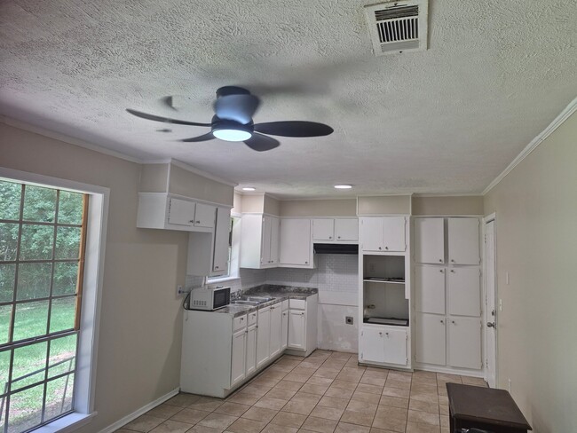 Photo - 5629 Queen Mary Ln