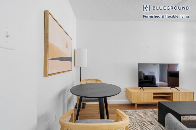 Photo - 10001 N Capital of Texas Hwy Unidad SI FL1-ID248