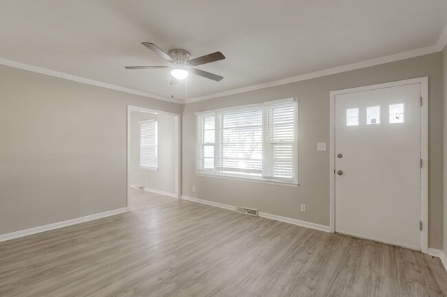 Photo - 609 Marguerite Dr NW