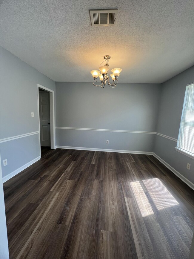 Photo - 1403 Valleybrook Ct House