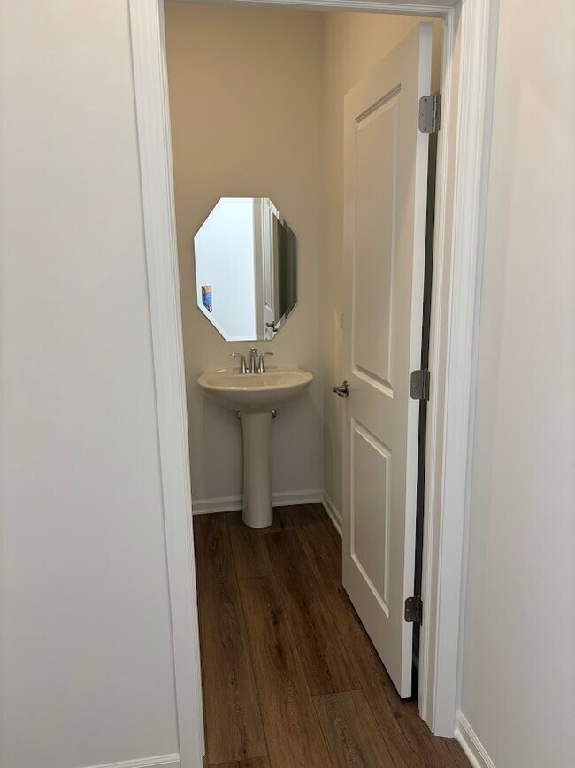 Photo - 12213 Dodwell St