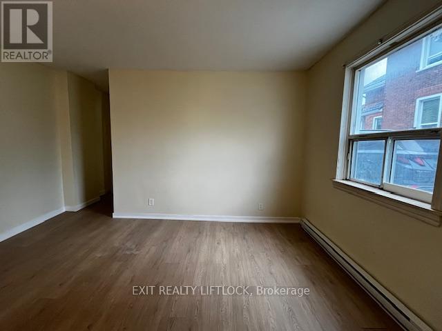 Photo - 209 Stewart St