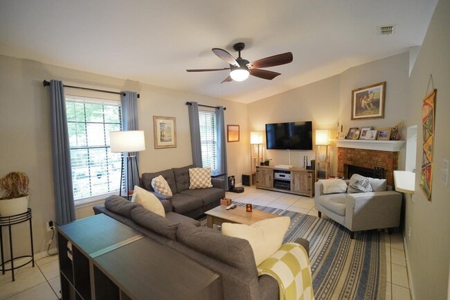 Photo - 129 Whetherbine Way W