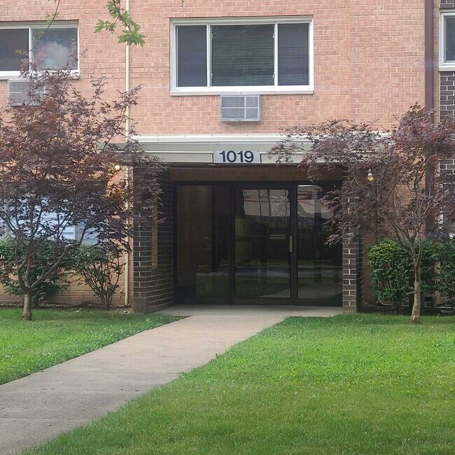 Photo - 1019 N Boxwood Dr Unidad 108 Rental