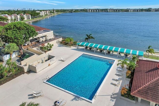 Photo - 115 Lake Emerald Dr Unit 403