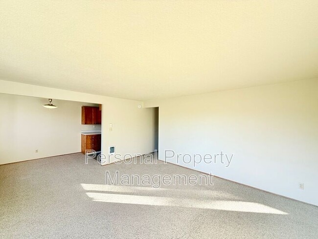 Photo - 702 Garrison Terrace