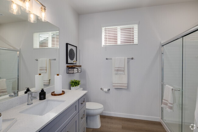 Polaris 1BR, 1BA - 840SF - Bathroom
