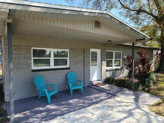 Building Photo - 337 Shore Dr E Rental