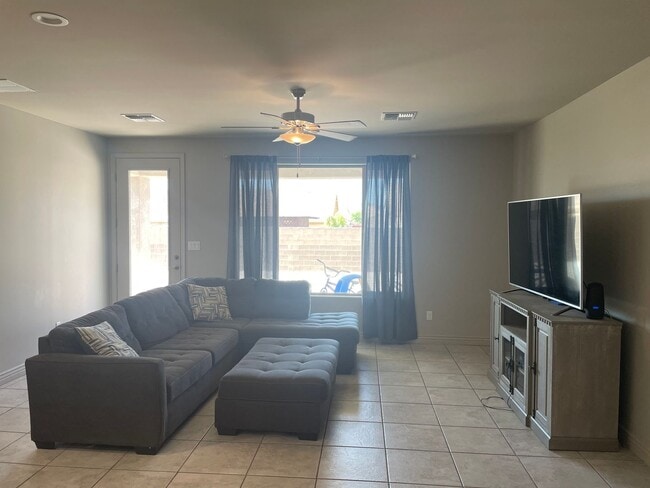 Photo - 3 BEDROOM HOME IN YUMA EAST!