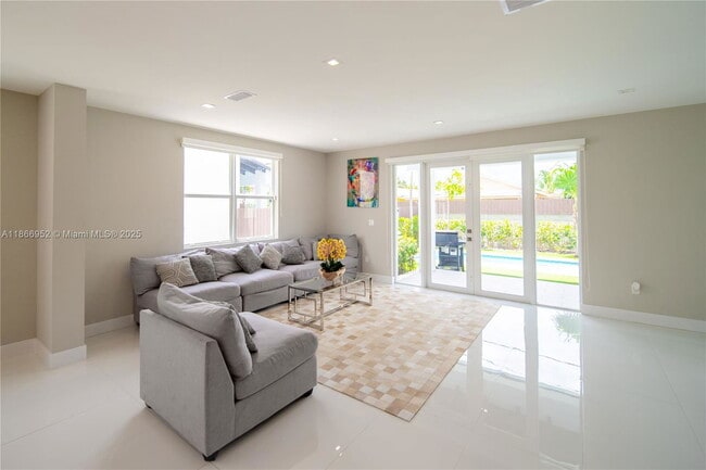 Photo - 3653 SW 26th St