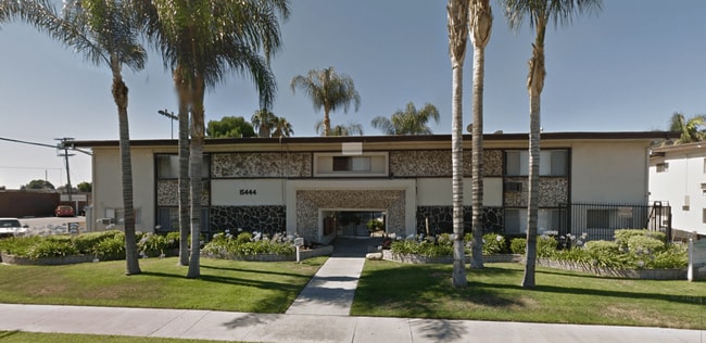 Photo - 15444-15454 Chatsworth St.