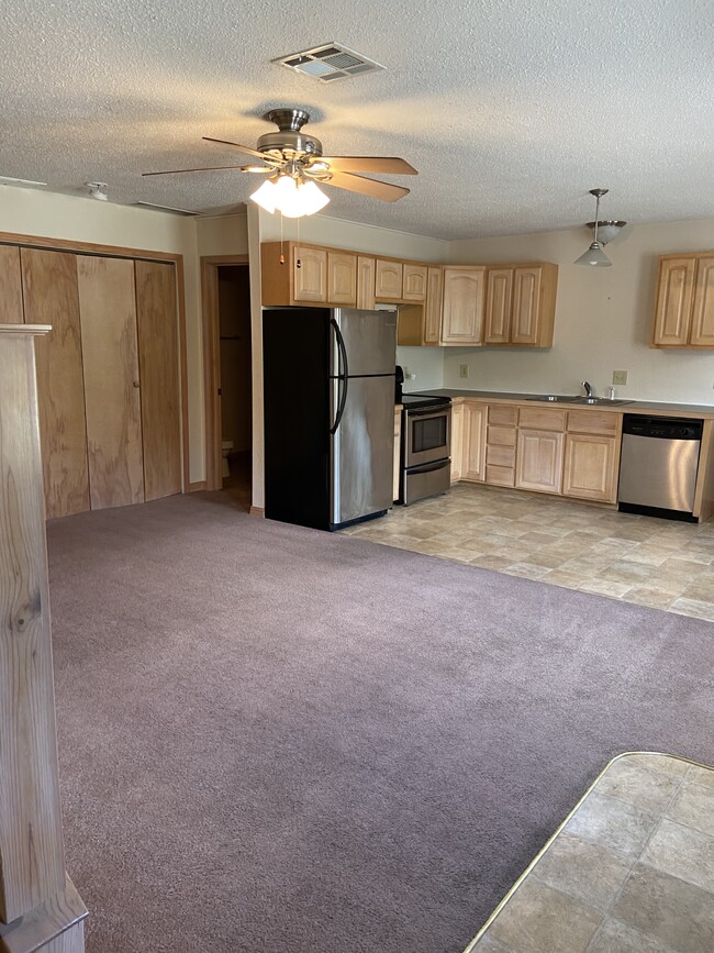 Building Photo - 608 S Rouse St Unit C Rental