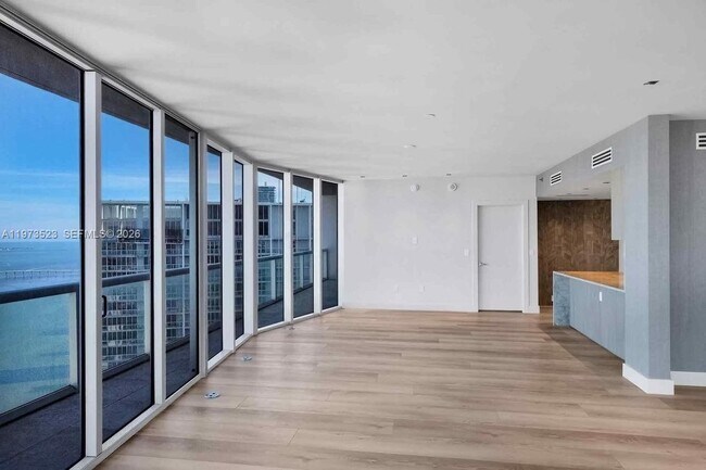 Photo - 465 Brickell Ave Unidad 5701