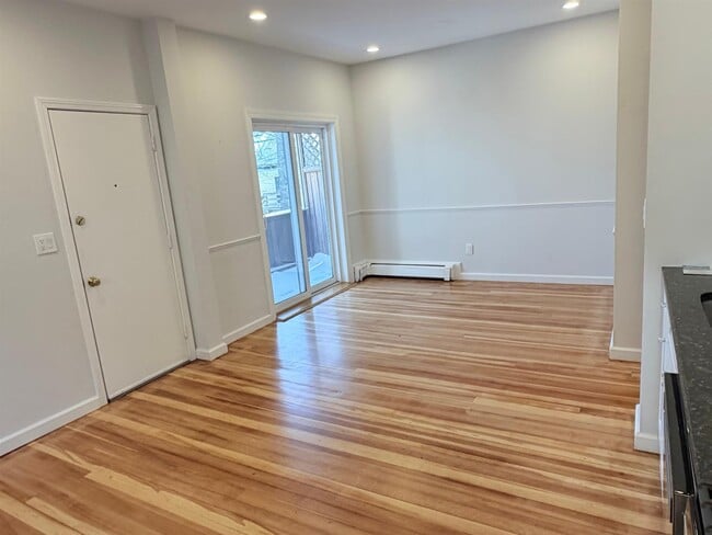 Photo - 172 Putnam Ave Unidad 2