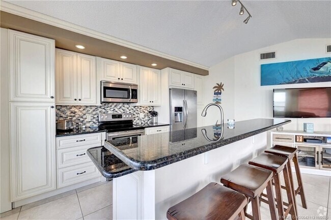 Building Photo - 10701 S Ocean Dr Rental