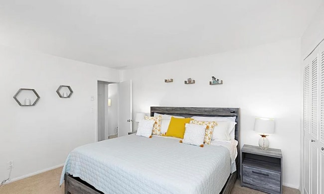 Building Photo - 2152 W 19th St Unit 2 Rental
