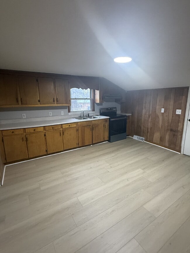 Photo - 2 bedroom 1 bath Home in Hurt VA with large yard just minutes to downtown Altavista.