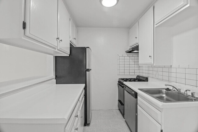 Photo - 1394 Midvale Avenue,