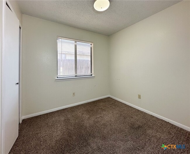 Building Photo - 2211 Barry Dr